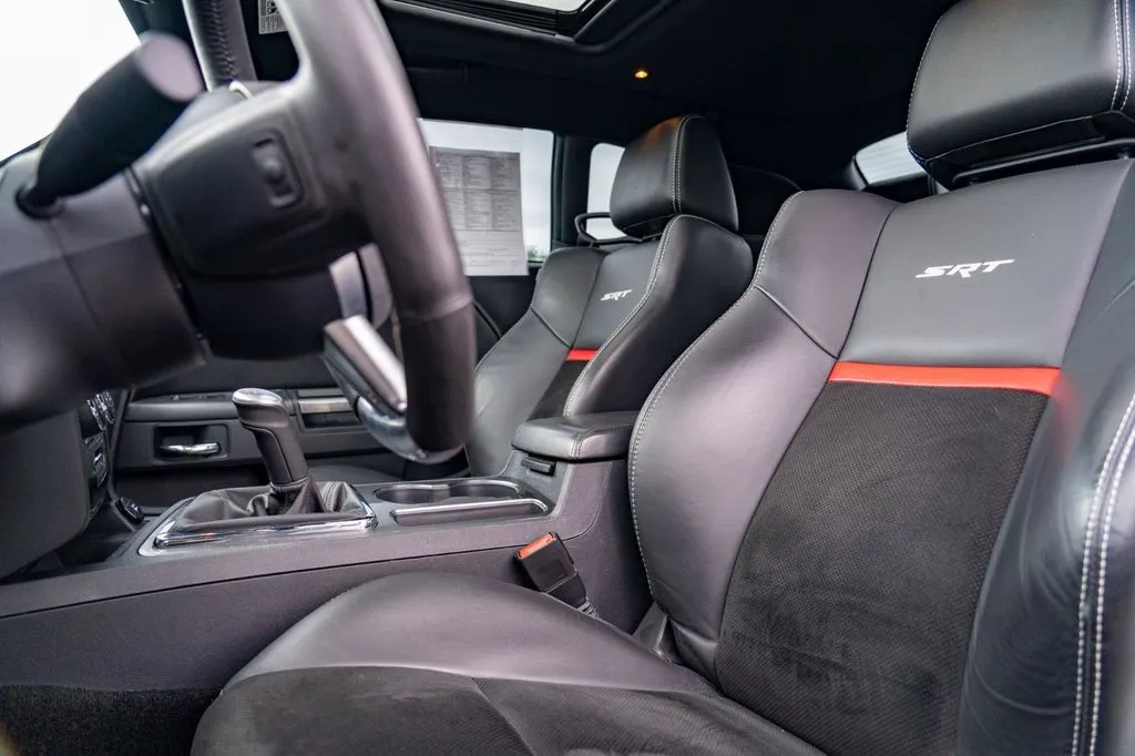 Dodge Challenger photo 17