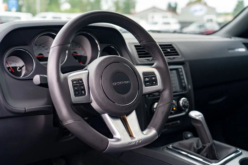 Dodge Challenger photo 16