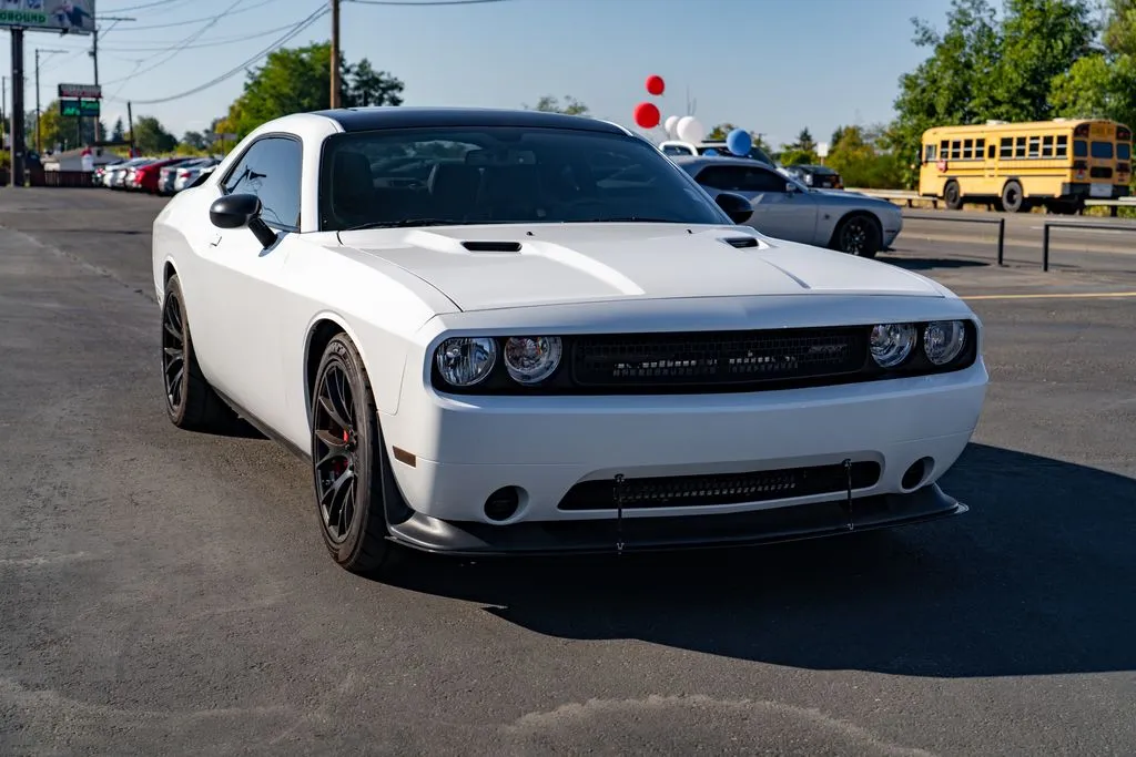 Dodge Challenger photo 2