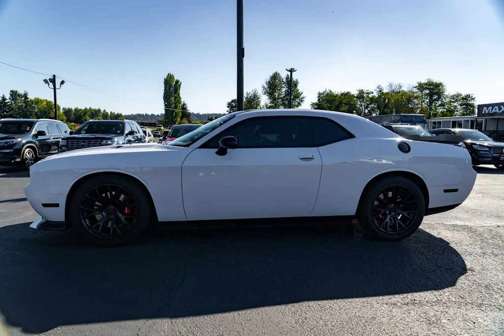 Dodge Challenger photo 13