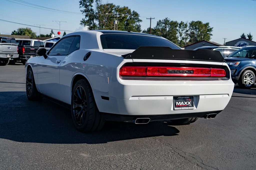 Dodge Challenger photo 12