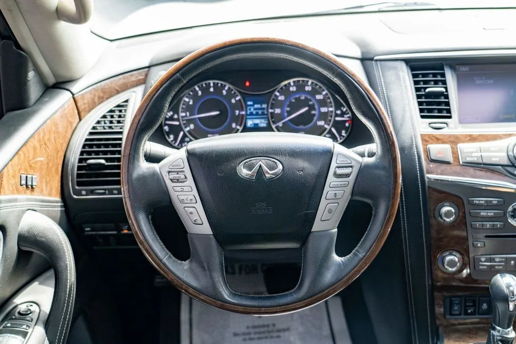 Infiniti QX80 photo 20