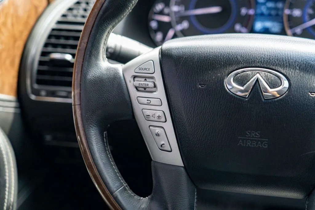 Infiniti QX80 photo 23