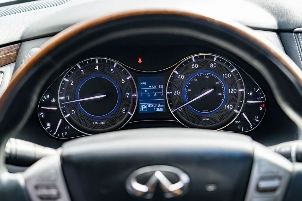 Infiniti QX80 photo 21