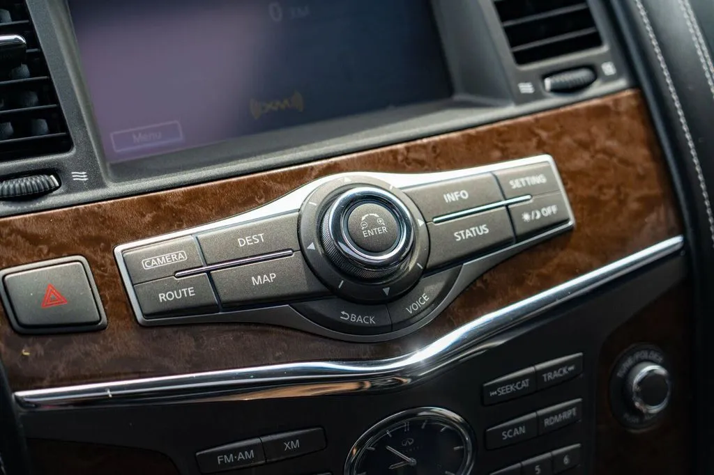 Infiniti QX80 photo 25