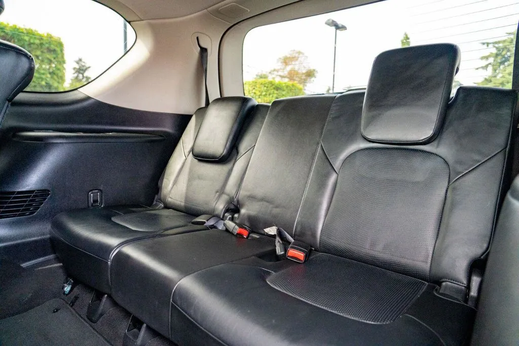 Infiniti QX80 photo 18