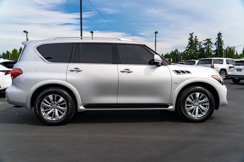 Infiniti QX80 photo 8