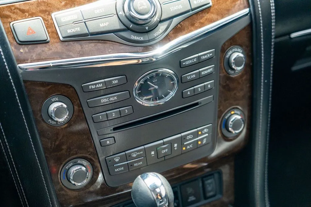 Infiniti QX80 photo 26