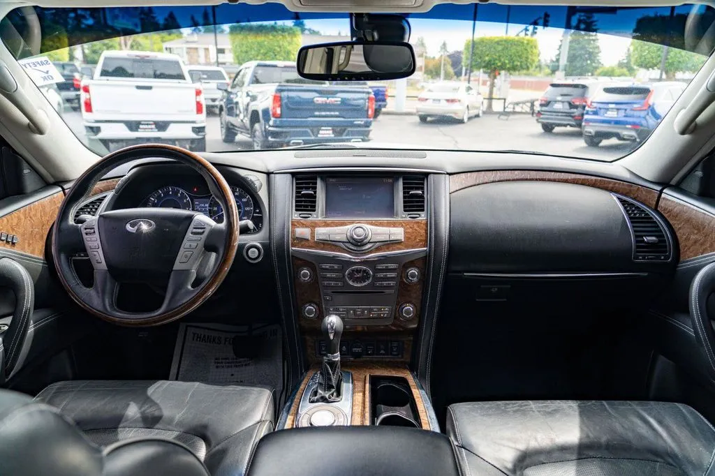 Infiniti QX80 photo 29