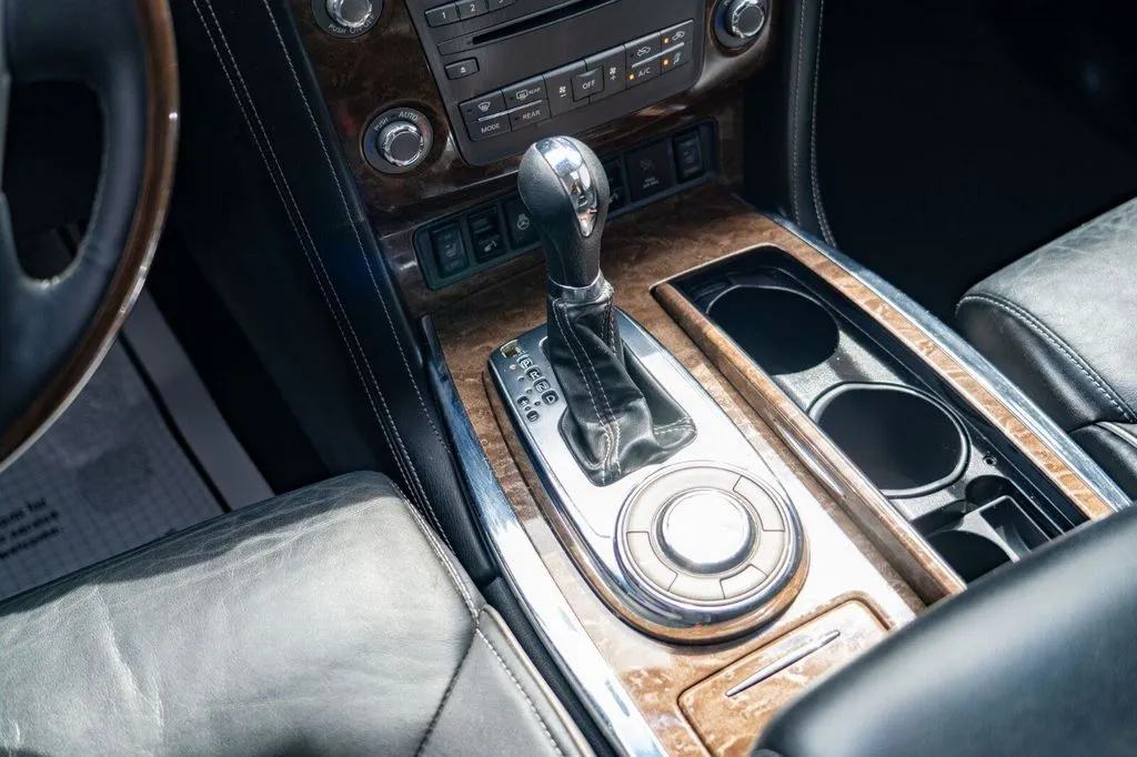 Infiniti QX80 photo 27