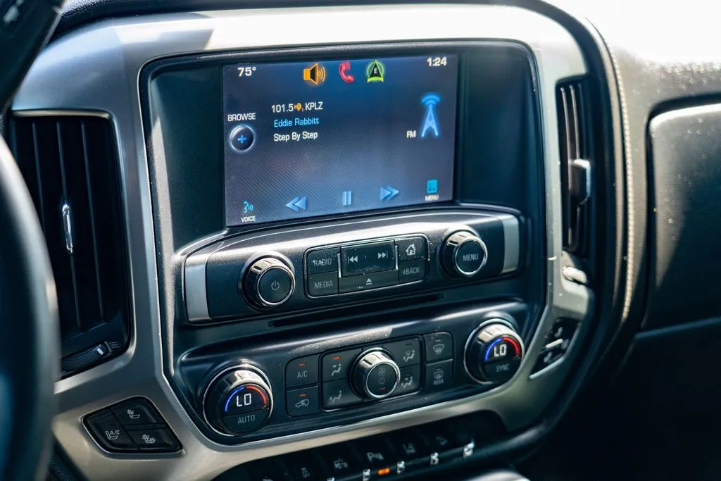 Chevrolet Silverado photo 18