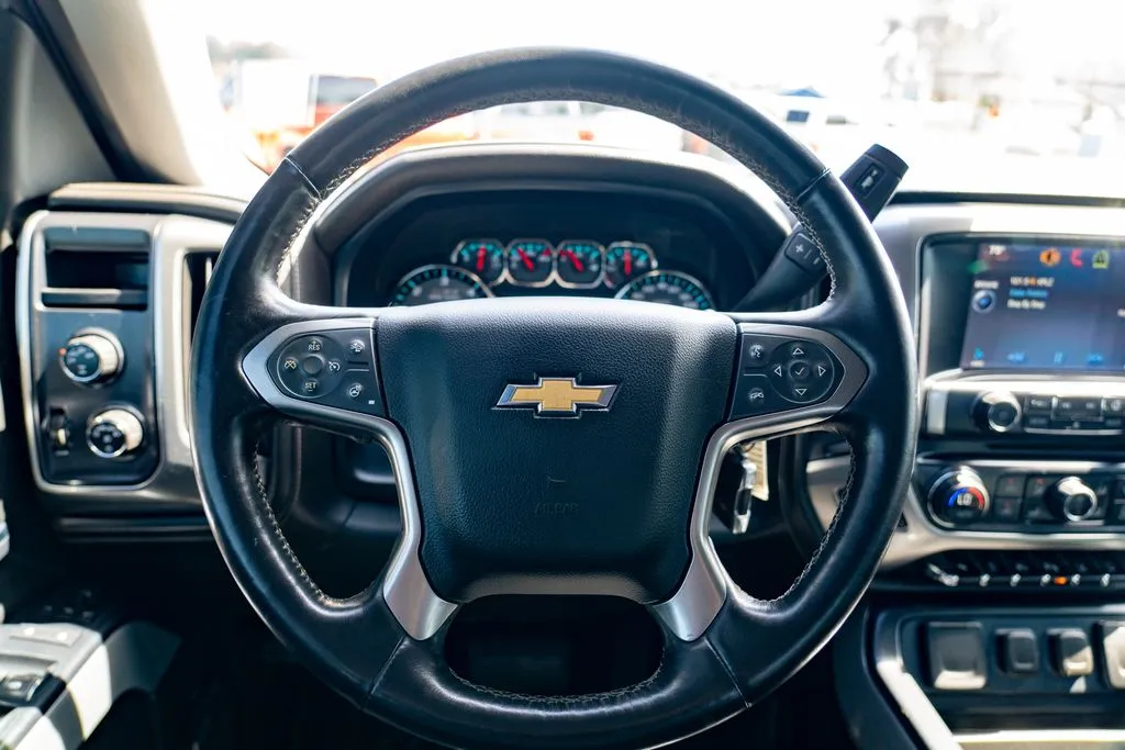 Chevrolet Silverado photo 17