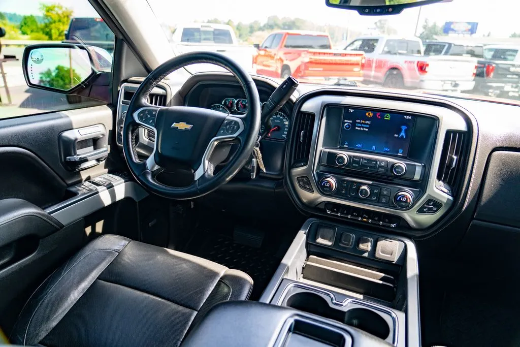 Chevrolet Silverado photo 22