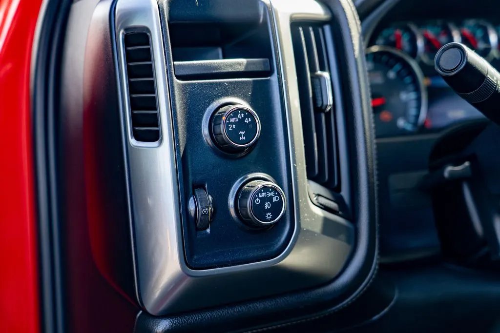 Chevrolet Silverado photo 14