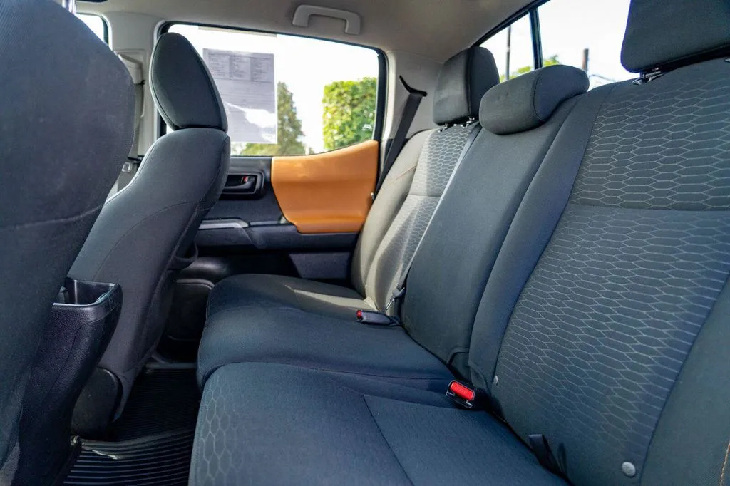 Toyota Tacoma photo 15