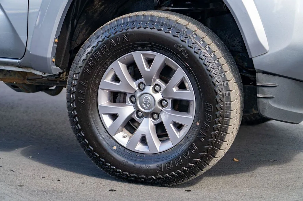 Toyota Tacoma photo 7