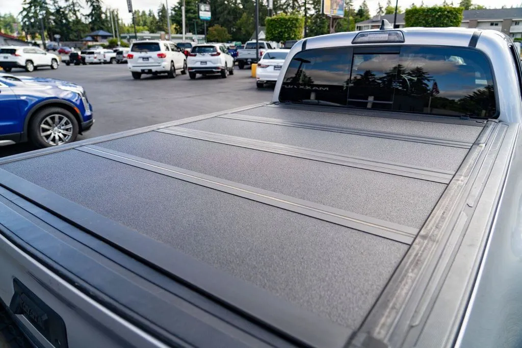 Toyota Tacoma photo 24