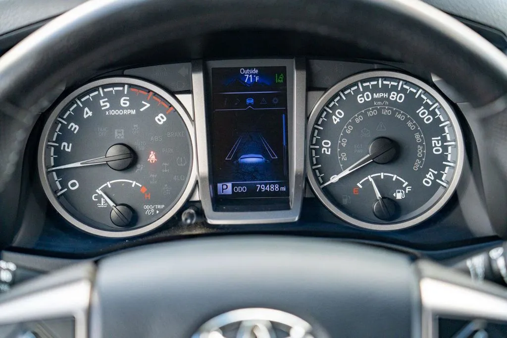 Toyota Tacoma photo 19