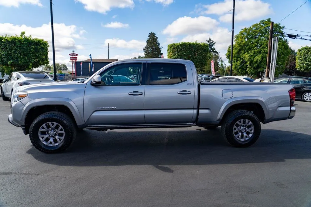 Toyota Tacoma photo 12