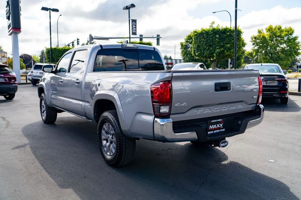 Toyota Tacoma photo 11