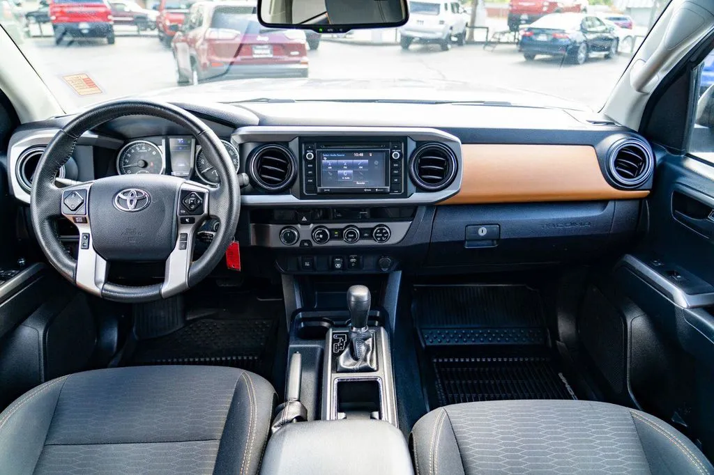 Toyota Tacoma photo 23