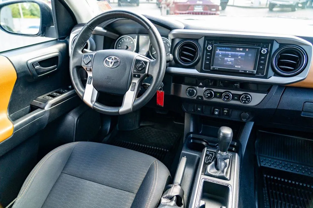 Toyota Tacoma photo 22