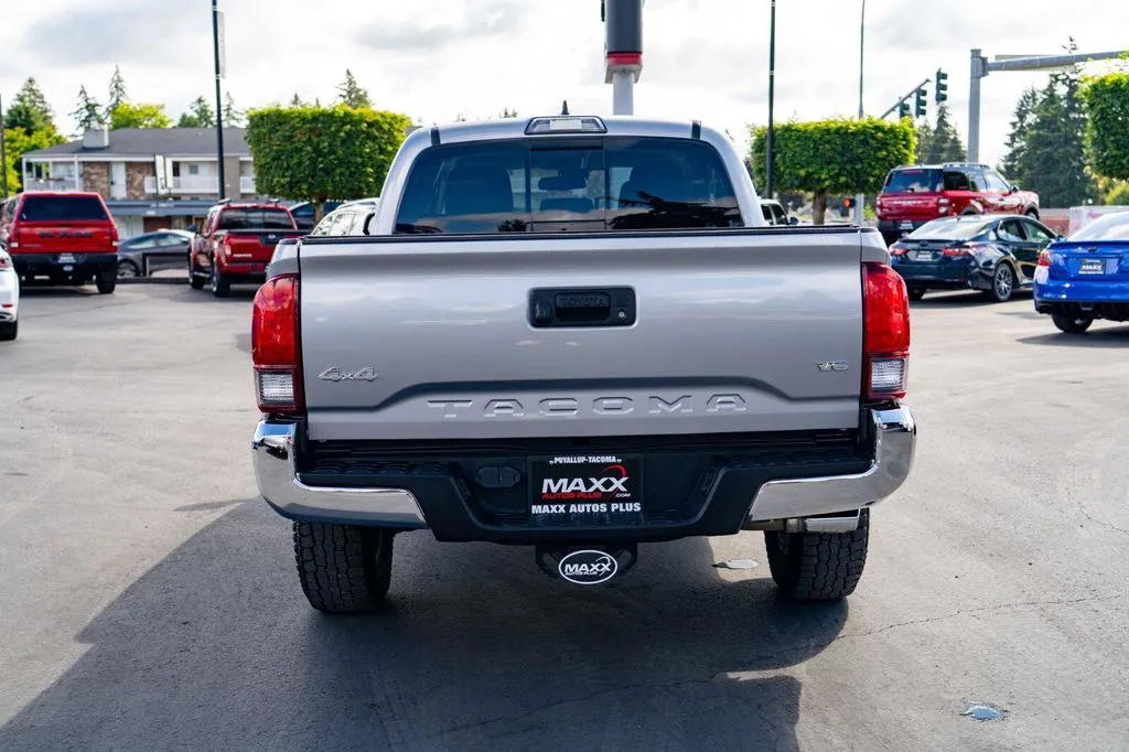 Toyota Tacoma photo 10