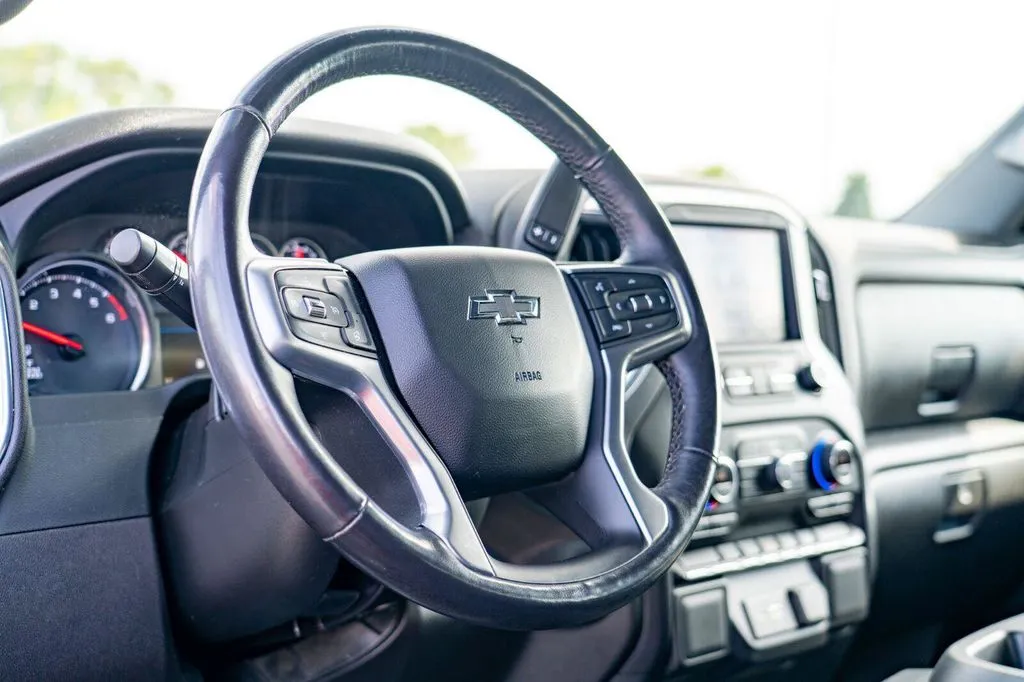 Chevrolet Silverado photo 15