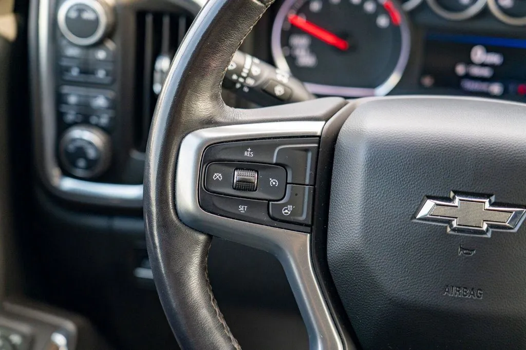 Chevrolet Silverado photo 23