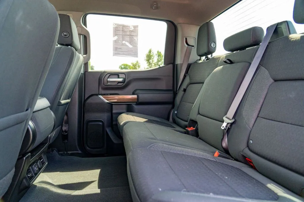 Chevrolet Silverado photo 18
