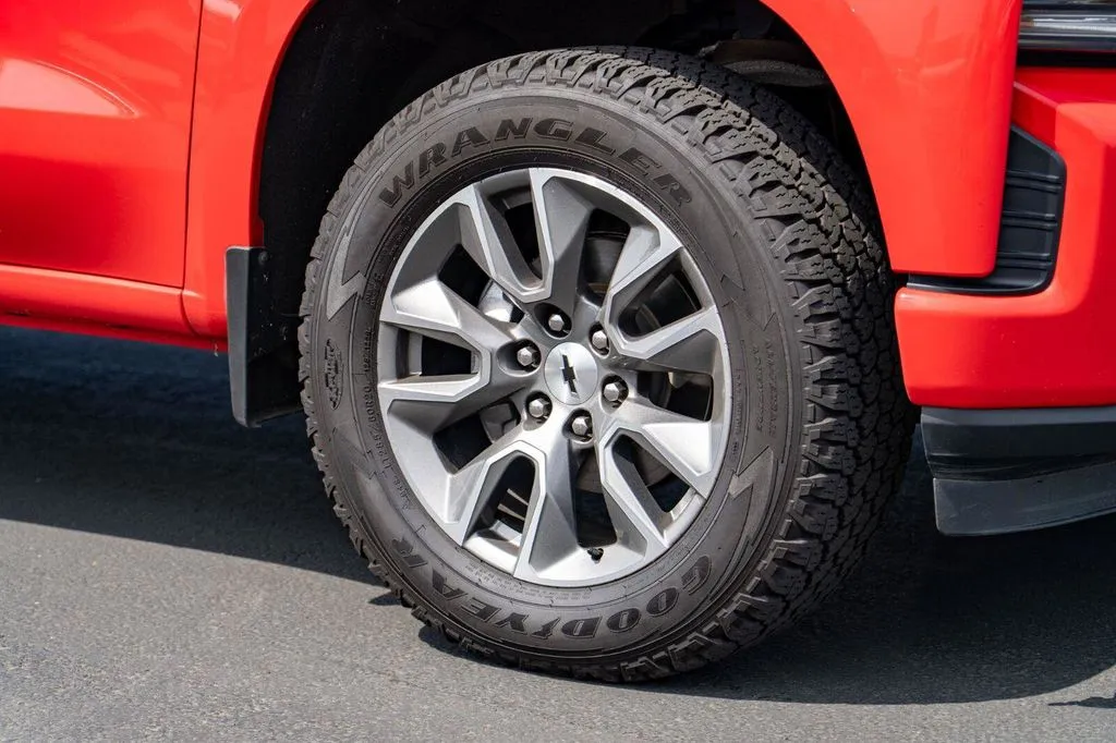 Chevrolet Silverado photo 8