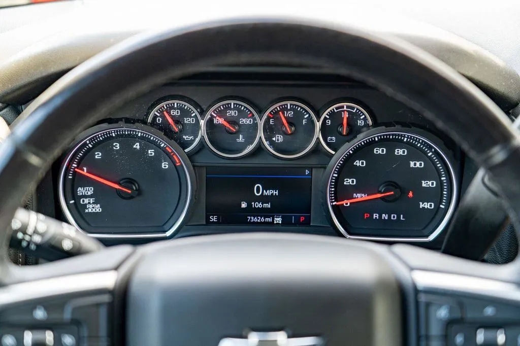 Chevrolet Silverado photo 21