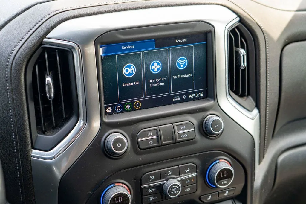 Chevrolet Silverado photo 24