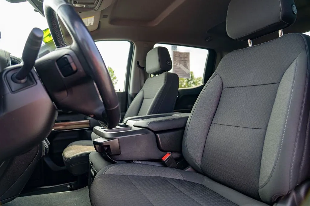 Chevrolet Silverado photo 16