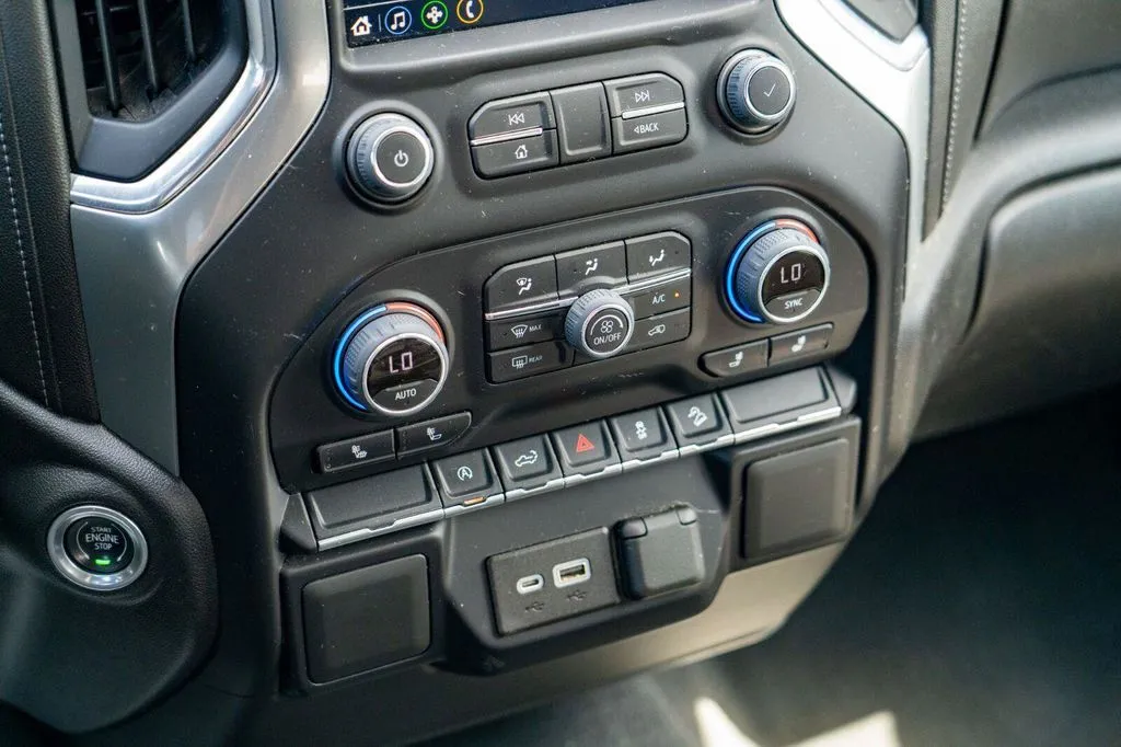 Chevrolet Silverado photo 25