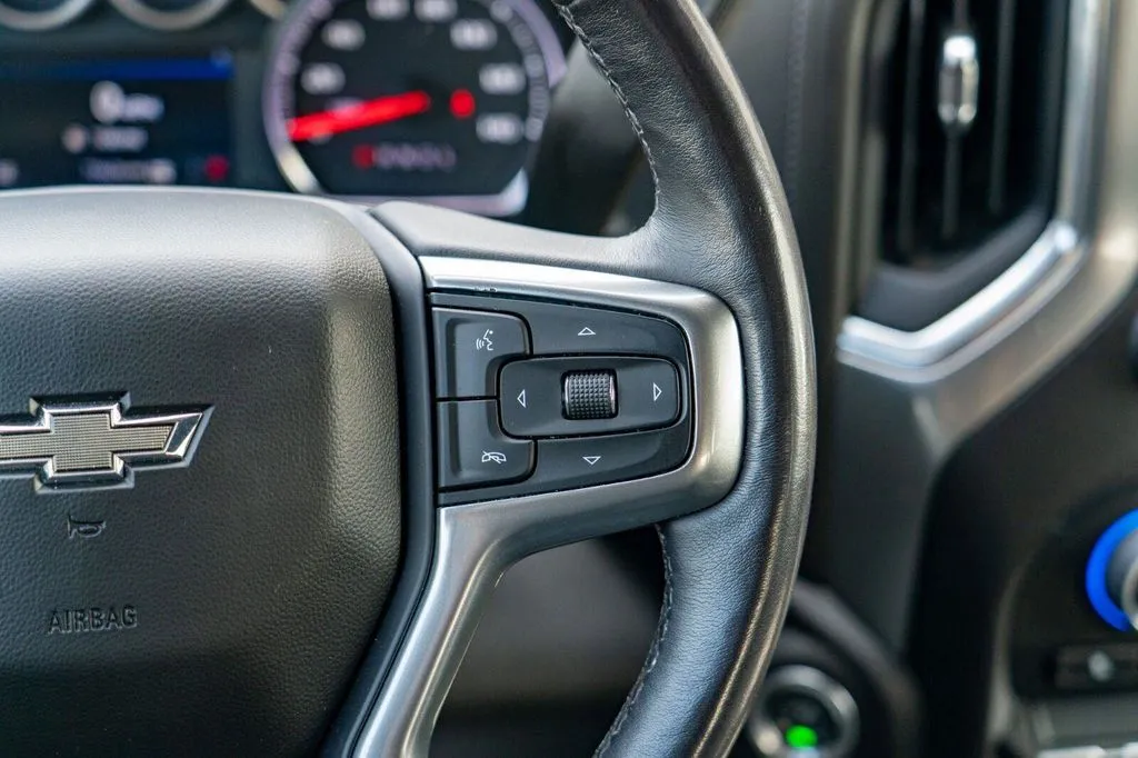 Chevrolet Silverado photo 22