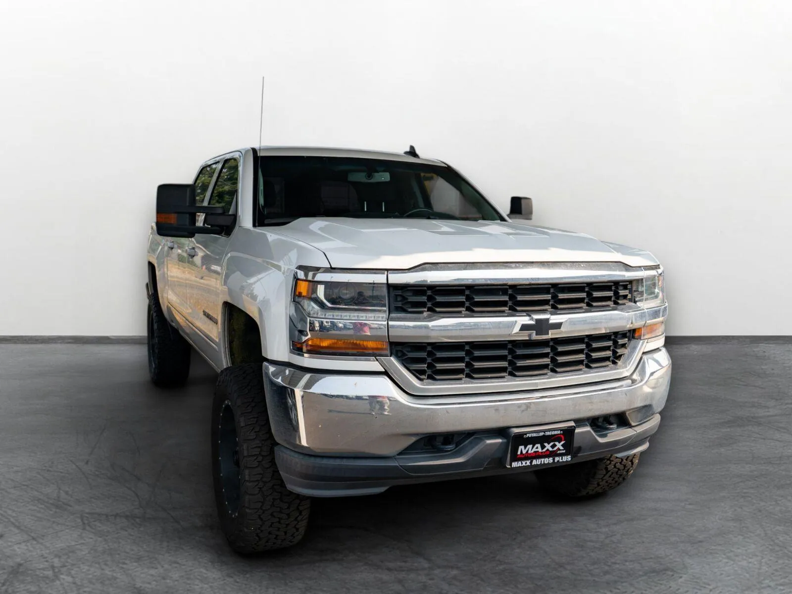 White 2018 Chevrolet Silverado 1500 LT for sale in Puyallup, WA