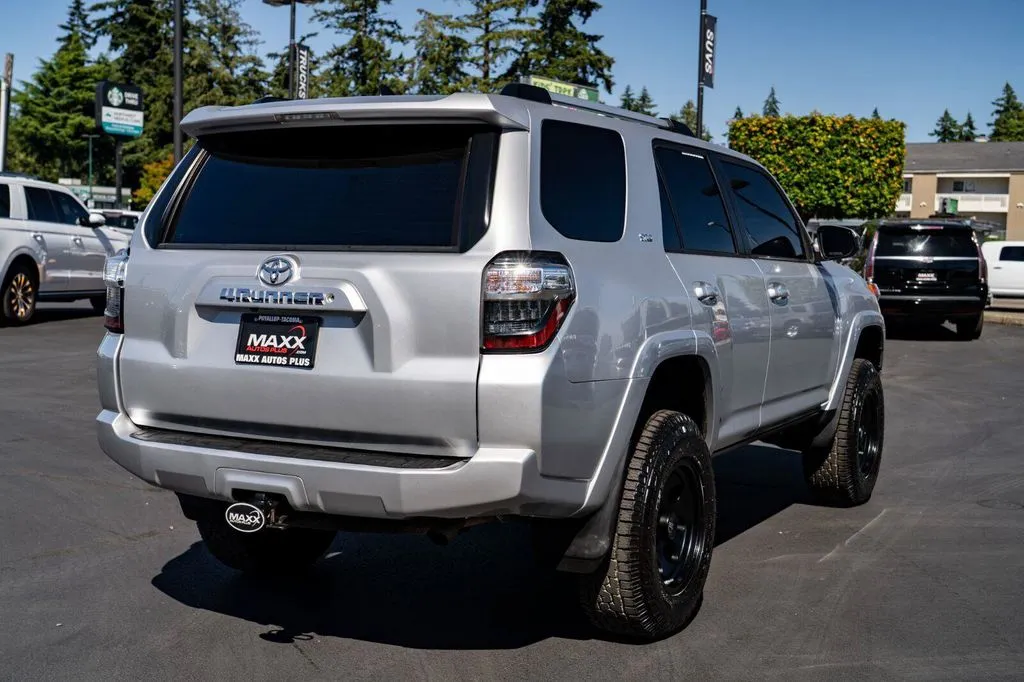 Toyota 4Runner photo 8