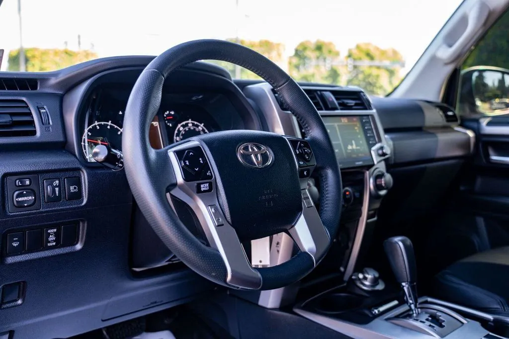 Toyota 4Runner photo 12