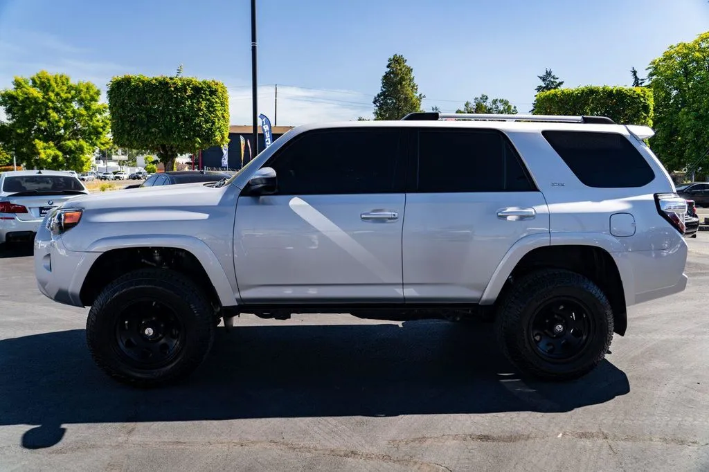 Toyota 4Runner photo 11
