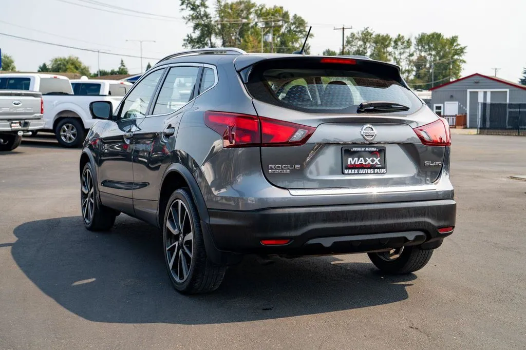 Nissan Rogue Sport photo 11