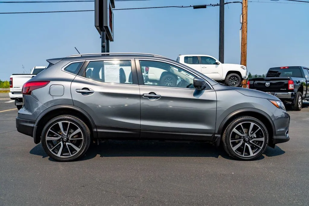 Nissan Rogue Sport photo 8