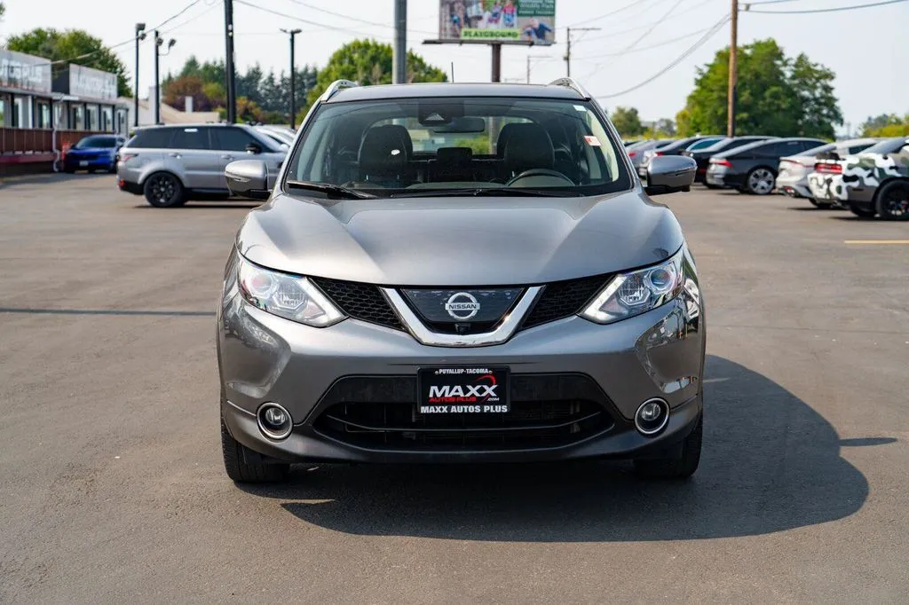 Nissan Rogue Sport photo 3