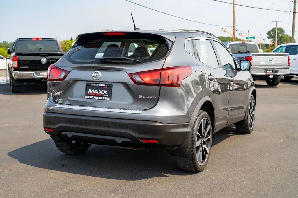 Nissan Rogue Sport photo 9