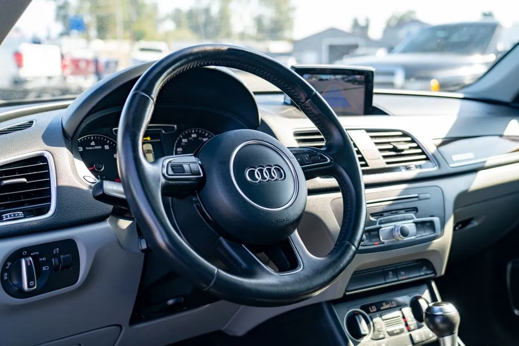 Audi Q3 photo 11