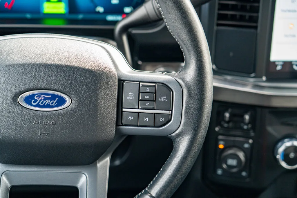 Ford F-250SD photo 21