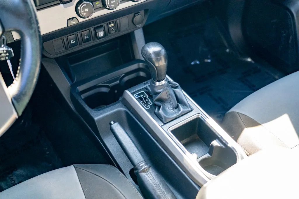 Toyota Tacoma photo 20