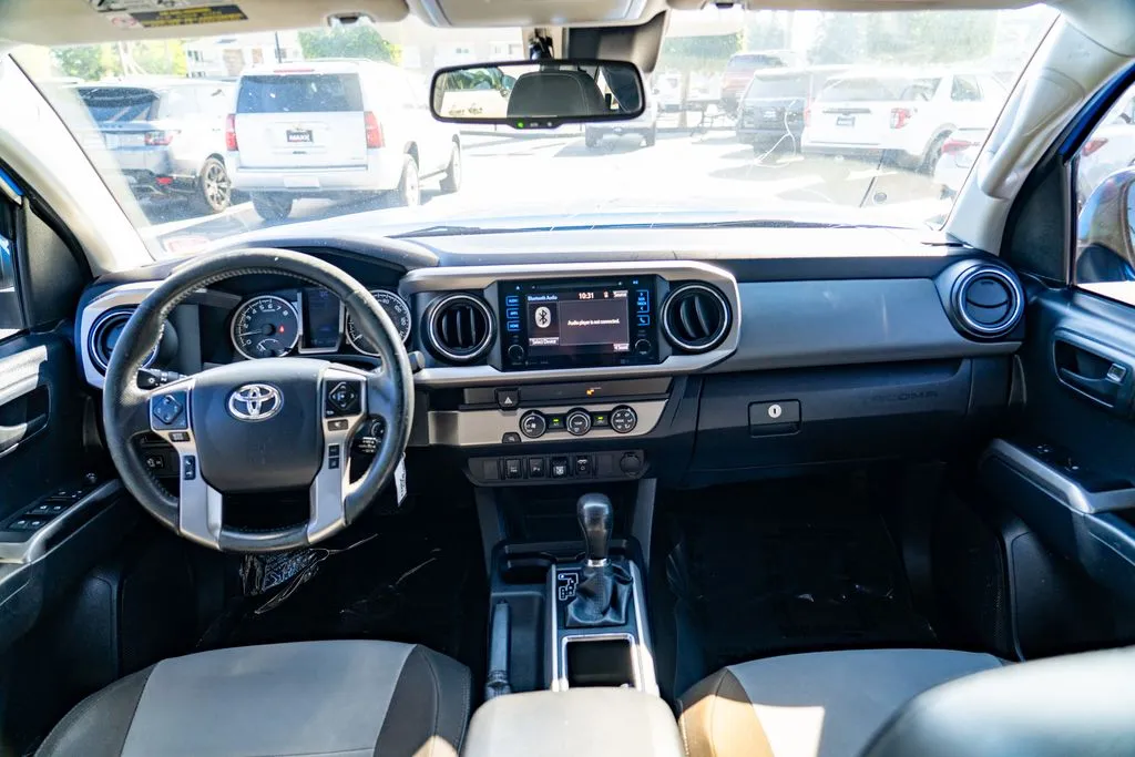 Toyota Tacoma photo 22