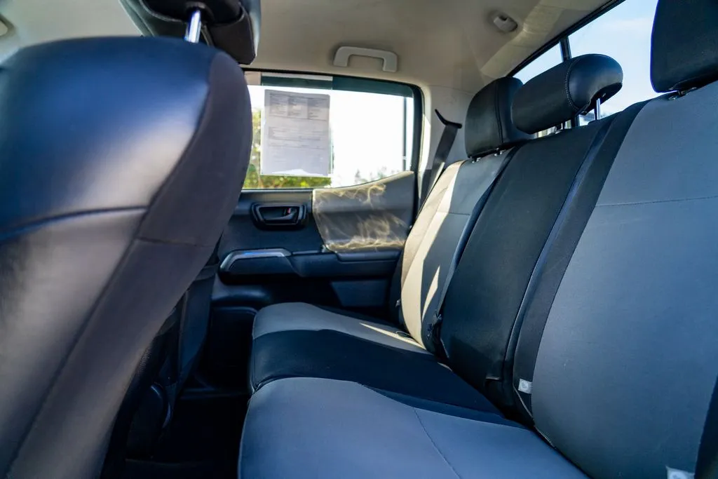 Toyota Tacoma photo 15