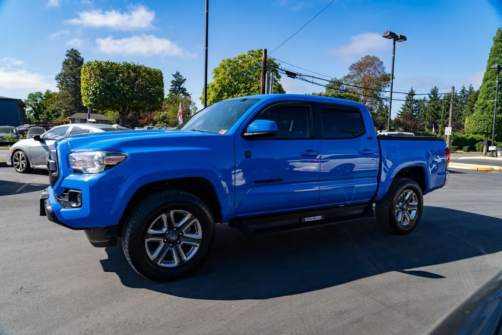 Toyota Tacoma photo 12